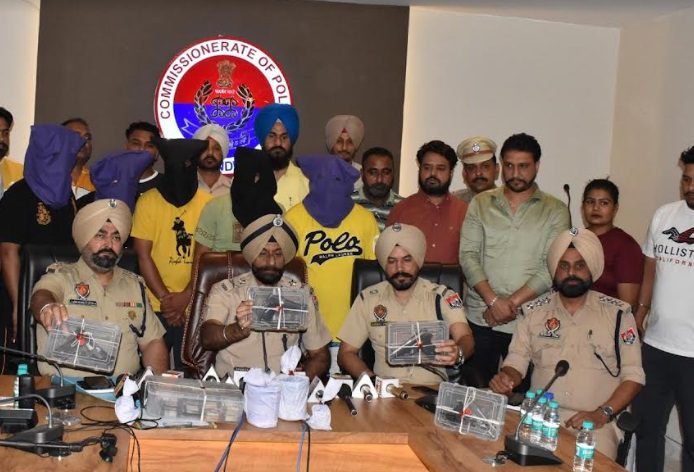 Punjab police arrests five persons with 4 pistols and Rs 6.5 lakh drug money , 103 gms heroin and with three cars