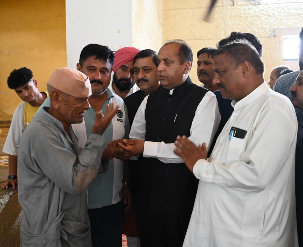 जयराम ठाकुर ने पावंटा साहिब का दौरा किया, आपदा प्रभावित क्षेत्रों का निरीक्षण किया
