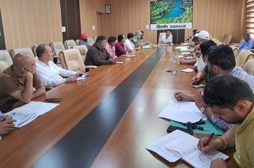 शहरी और ग्रामीण क्षेत्रों में व्यवस्थित कचरा निष्पादन प्रक्रिया पर सिरमौर जिले के पर्यावरण संरक्षण में महत्वपूर्ण बैठक आयोजित