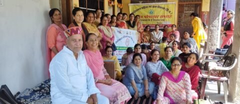 पोषण माह कार्यक्रम में बेबी अनन्या व बेबी अक्षिता को बांटे उपहार