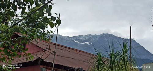 First Snowfall in Dhauladhar: Temperature Drops in the Area