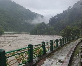 23 army personnel missing after flash flood in Sikkim