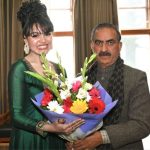 Miss Earth India 2022 Vanshika Parmar Meets Chief Minister