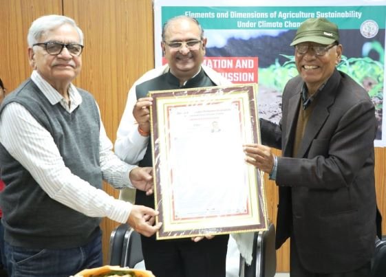 एचएयू कुलपति इंटरनेशनल फाउंडेशन फॉर सस्टेनेबल डेवलपमेंट इन अफ्रीका एंड एशिया (आईएफएसडीएए) जर्मनी द्वारा लाइफ टाईम एचिवमेंट अवार्ड से सम्मानित*