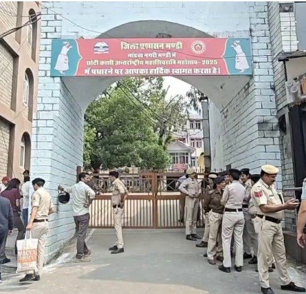 Bomb Threat Triggers Panic in Mandi: Swift Response Averts Crisis at Deputy Commissioner’s Office