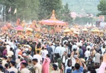 देव मिलन से गूंजा कुल्लू, रघुनाथ की रथयात्रा आज से शुरू