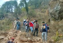 दुर्गम गांव जांवली तक पैदल पहुंचे विधायक केवल सिंह पठानिया, आपदा प्रभावित परिवारों को शीघ्र राहत का भरोसा