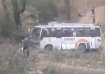 मंडी में फिर बड़ा सड़क हादसा, कच्ची सड़क से नीचे लुढ़की निजी बस, बढ़ते हादसे सुक्खू सरकार के लिए चिंता का विषय