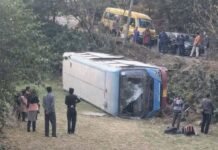 सरकाघाट में एचआरटीसी बस दुर्घटनाग्रस्त, 15 से 18 यात्री घायल, नए साल की शुरुआत से हादसों ने बढ़ाई लोगों की चिंता