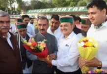 Warm public reception for Chief Minister Sukhvinder Singh Sukhu in Jawalamukhi, engages with citizens on local issues
