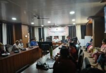 “कोई भी बच्चा टीकाकरण से न छूटे”: हमीरपुर में स्वास्थ्य योजनाओं की समीक्षा बैठक में डॉ अजय अत्री ने दिए सख्त निर्देश