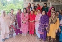 एचपीवी वैक्सीनेशन की शत-प्रतिशत कवरेज के लिए स्वयं फील्ड में उतरीं डीसी