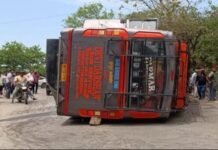 Bus Overturns in Kangra’s Nurpur, Several Injured; Driver’s Suspected Cardiac Arrest Cited