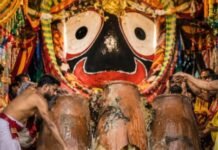 जय जगन्नाथ: आस्था के महासागर में डूबा पुरी, आज भाई-बहनों संग भक्तों को दर्शन देंगे महाप्रभु; विश्वविख्यात रथ यात्रा का शुभारंभ