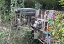 पीर निगाह से नैना देवी जा रहे श्रद्धालुओं का ट्रक खाई में गिरा, करीब 50 घायल; एक से अधिक गंभीर मरीज PGI रेफर