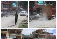 सड़क में भर दी मिट्टी, कीचड़ और धूल ने जीना हराम कर दिया सौली खड्ड के लोगों का