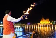 ब्रह्मसरोवर के तट पर सीएम नायब सैनी ने की संध्या आरती, पीएम मोदी के उत्तम स्वास्थ्य और दीर्घायु की कामना
