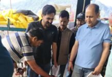 सेब मंडियों में नियमों के उल्लंघन पर कार्रवाई तेज, 18 कमीशन एजेंटों के चालान