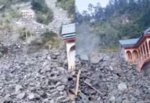कुल्लू के पालचरा में पार्वती परियोजना के एडिट-5 से पानी का रिसाव, घरों-दुकानों और खेतों को नुकसान